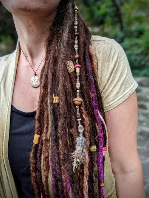 Toadstool dread bead with feather 2 (0.6 cm)