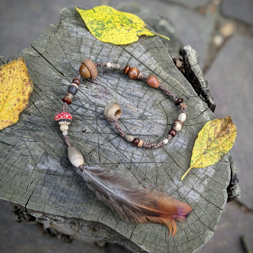 Korálek na dready muchomůrka s pírkem 1 (0,7 cm)