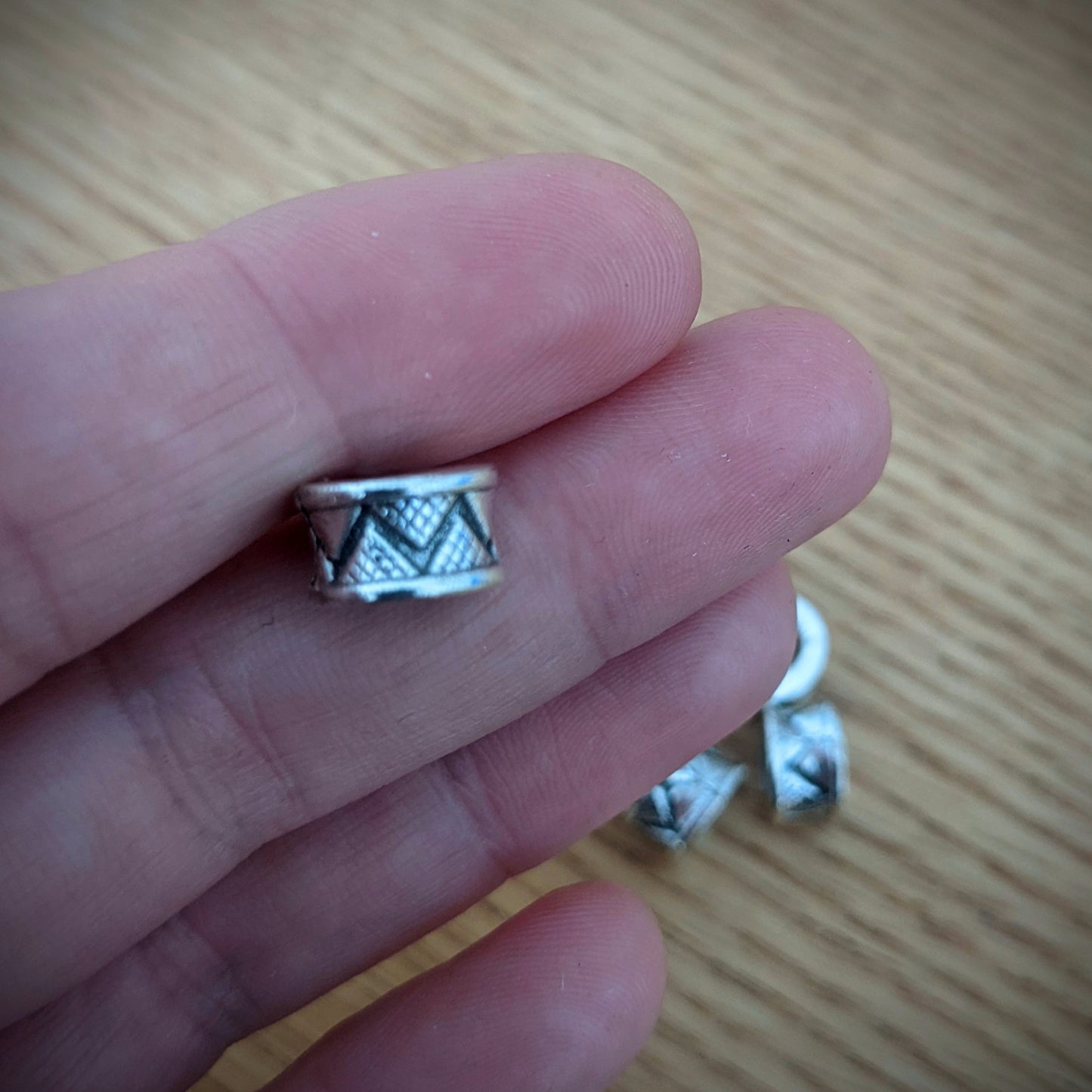 Metal zigzag beads
