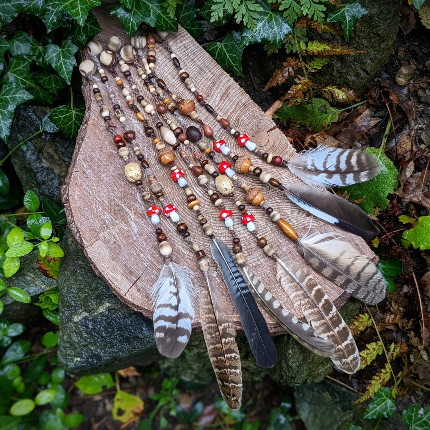 Dread bead toadstool with feather 1 (0.7 cm)