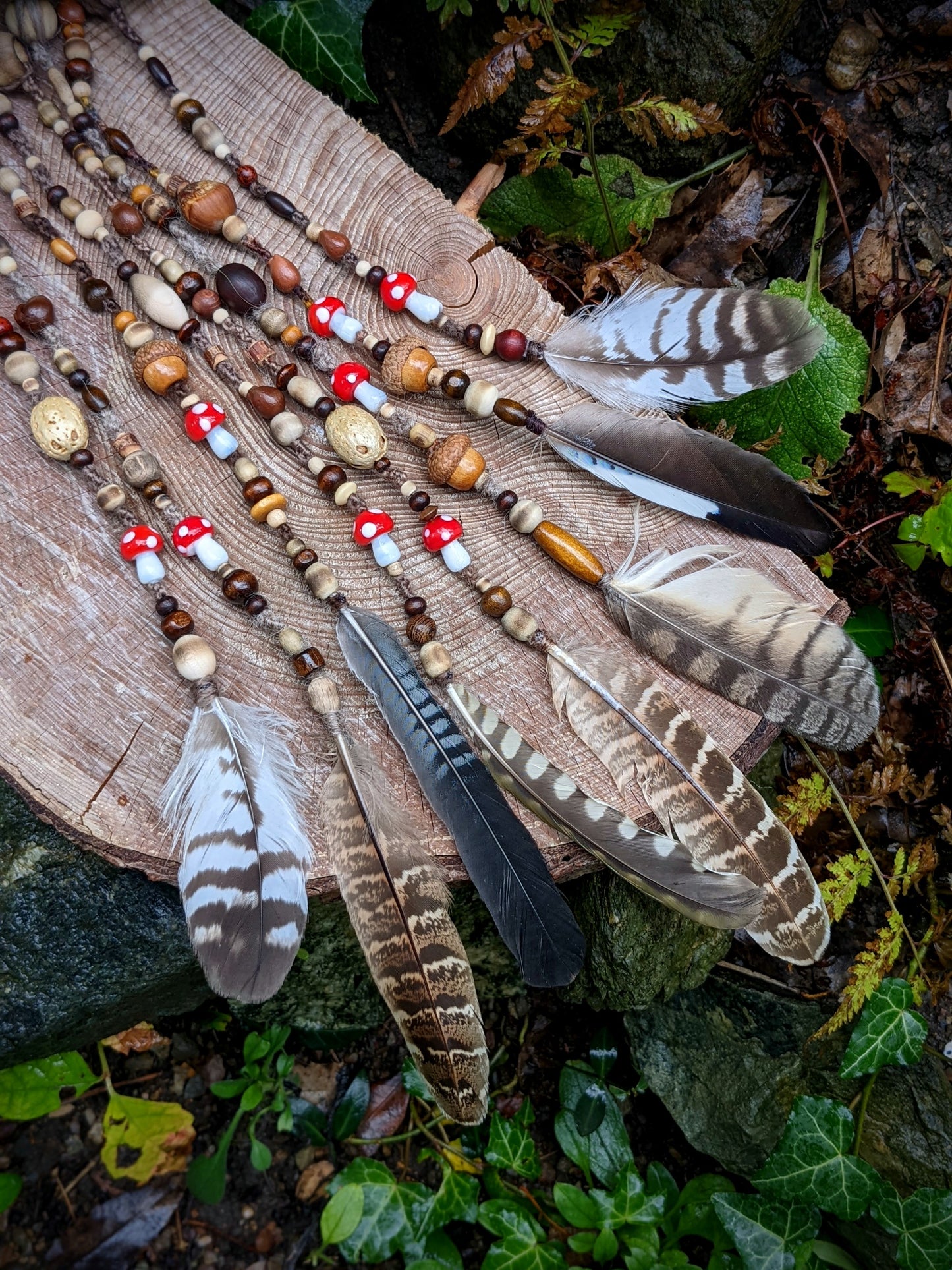 Dread bead toadstool with feather 1 (0.7 cm)