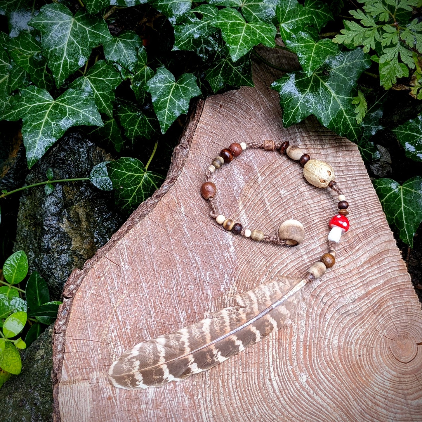 Dread bead toadstool with feather 1 (0.7 cm)
