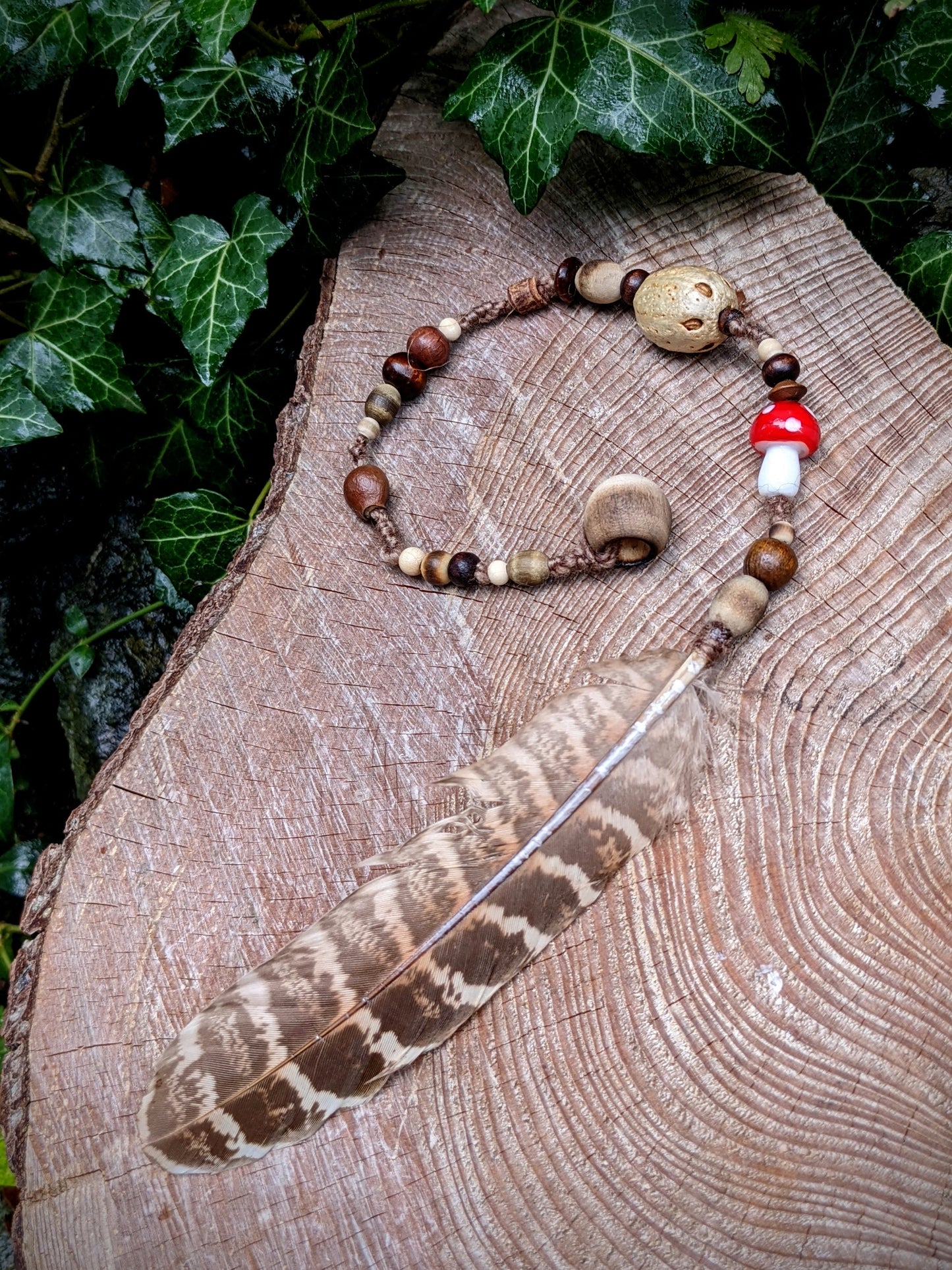 Dread bead toadstool with feather 1 (0.7 cm)