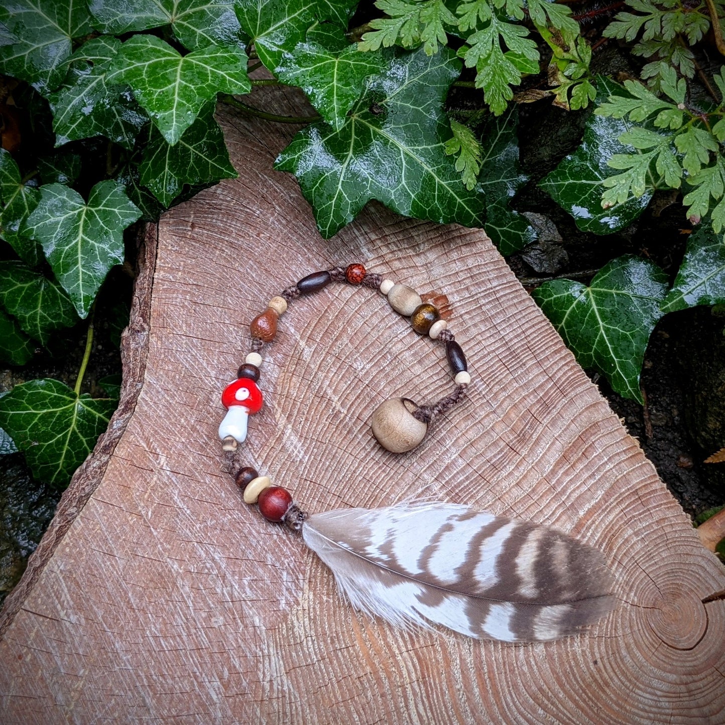 Dread bead toadstool with feather 1 (0.7 cm)