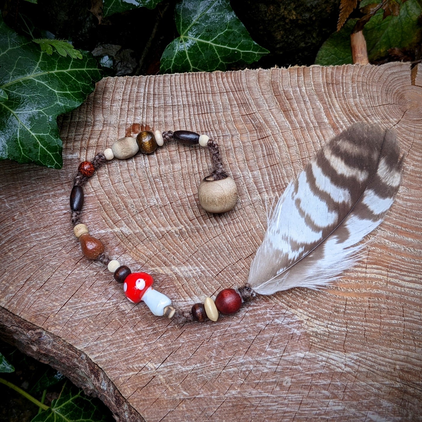 Dread bead toadstool with feather 1 (0.7 cm)