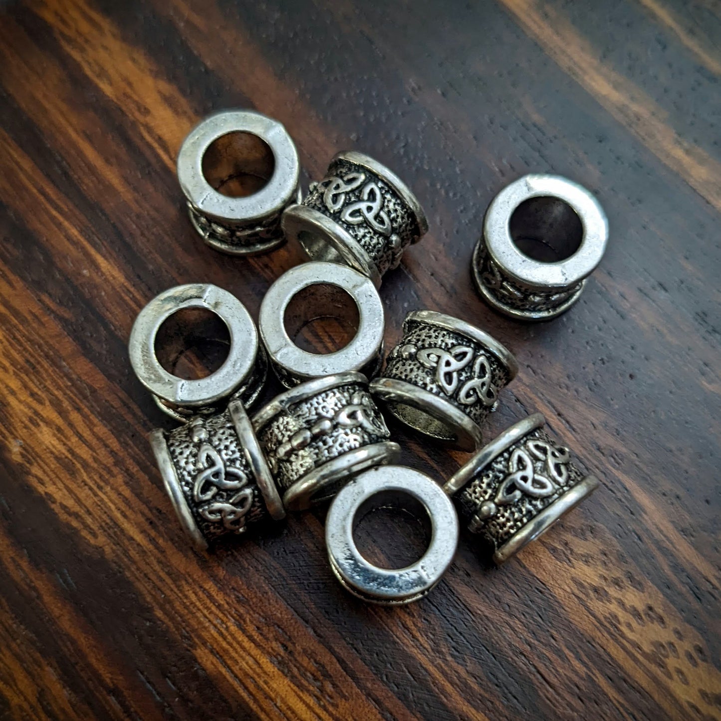 Metal triquetra beads