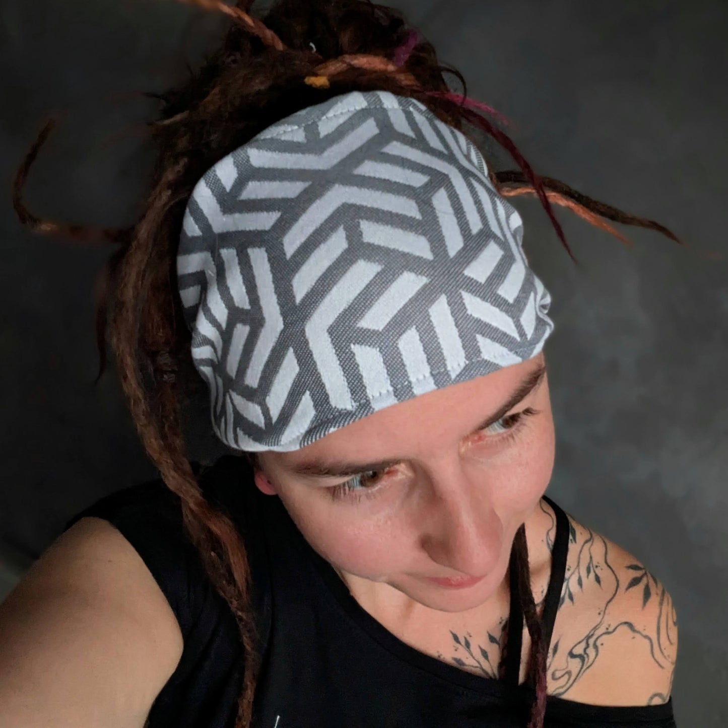 Scarf headband Geometry white