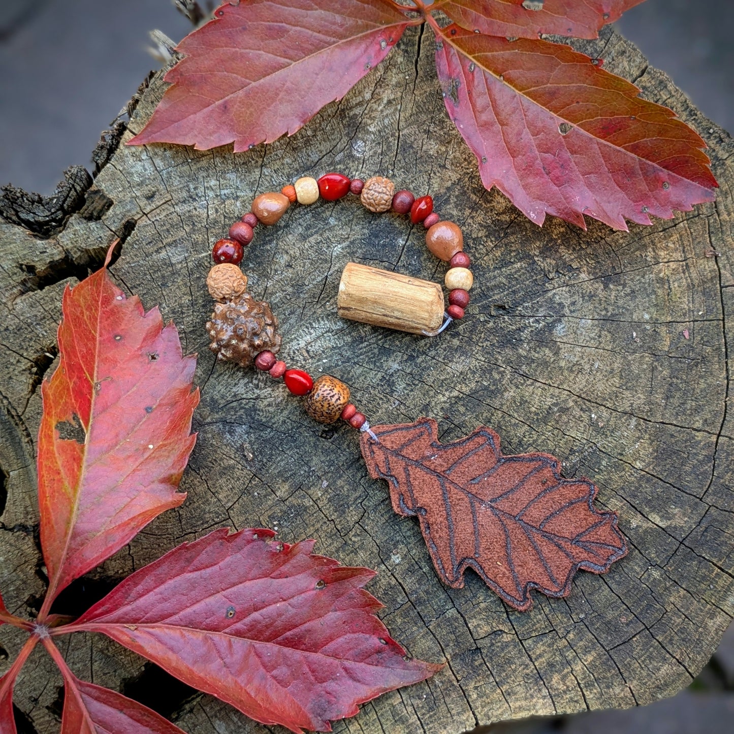 Dread bead toadstool with feather 1 (0.7 cm)