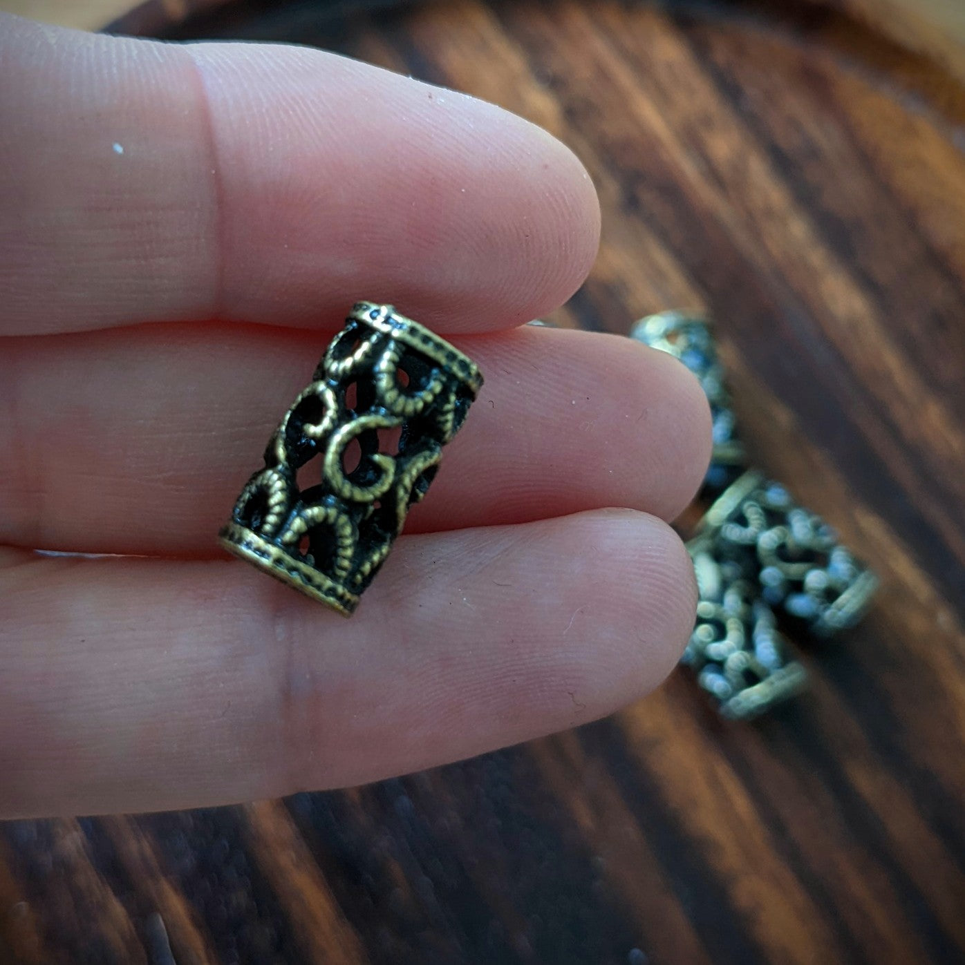 Metal beads with ornament (brass)
