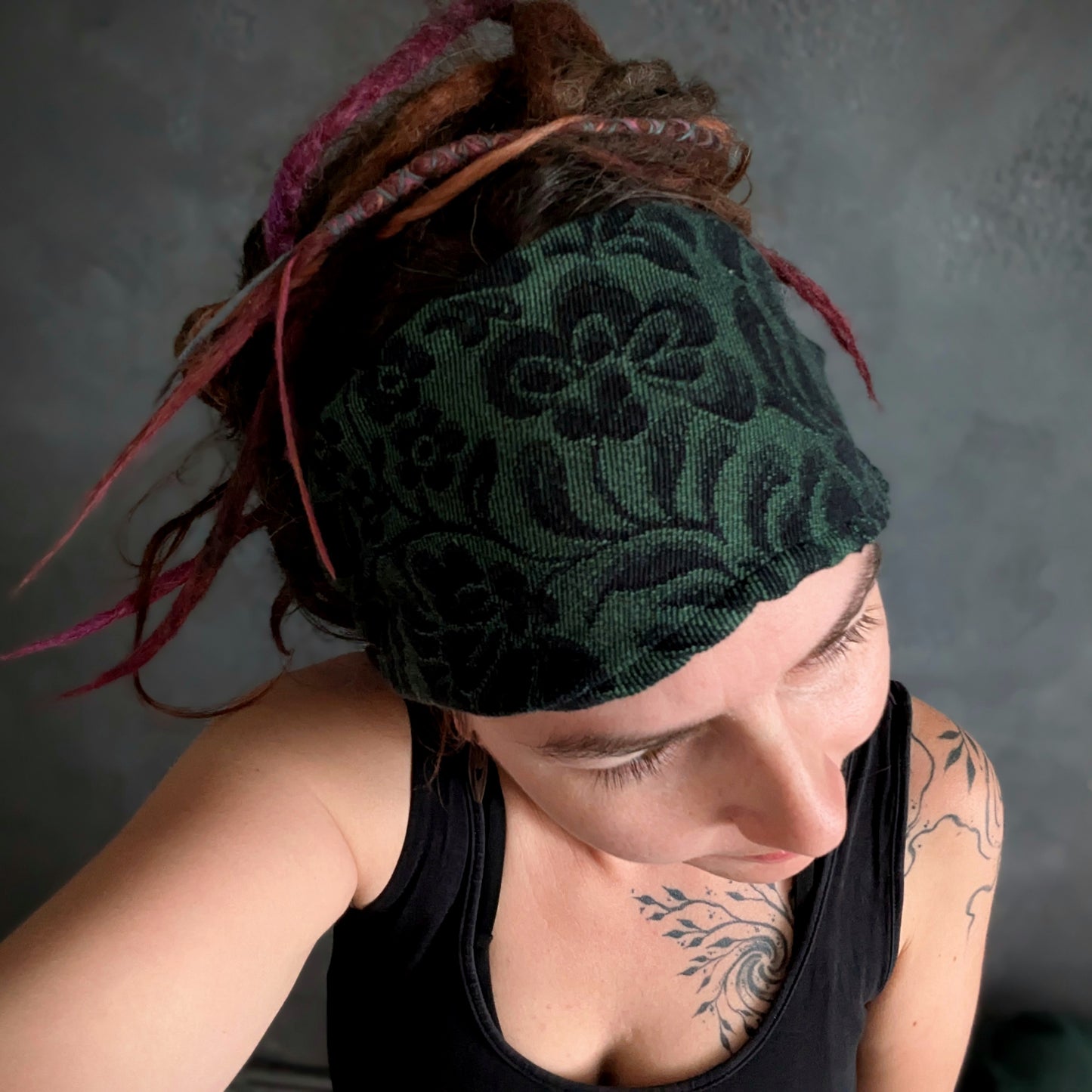 Scarf headband with dark flowers