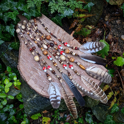 Dread bead toadstool with feather 1 (0.7 cm)