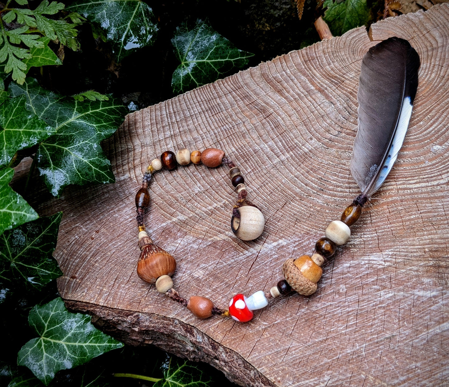 Dread bead toadstool with feather 1 (0.7 cm)