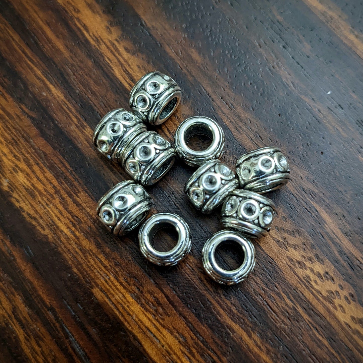 Metal eyelet beads