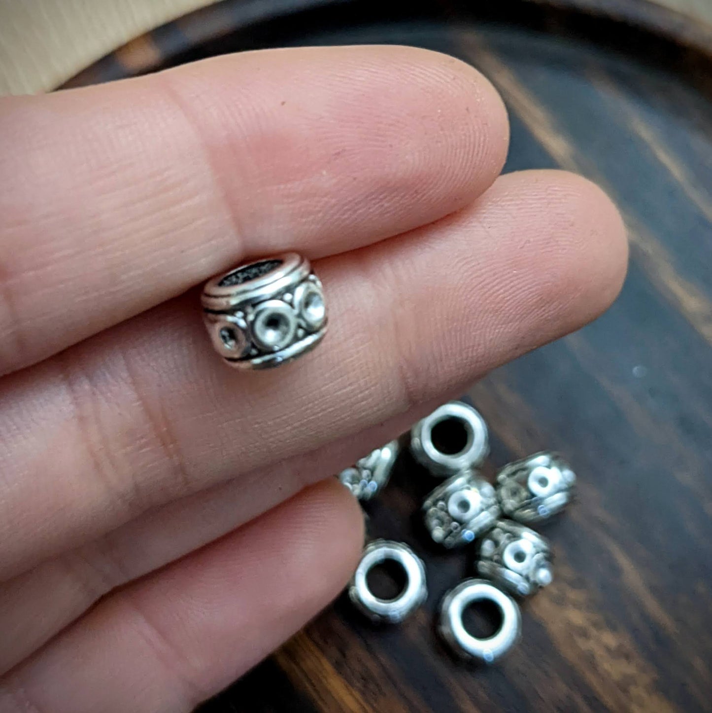 Metal eyelet beads