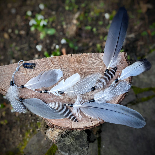 Sinda hair feathers