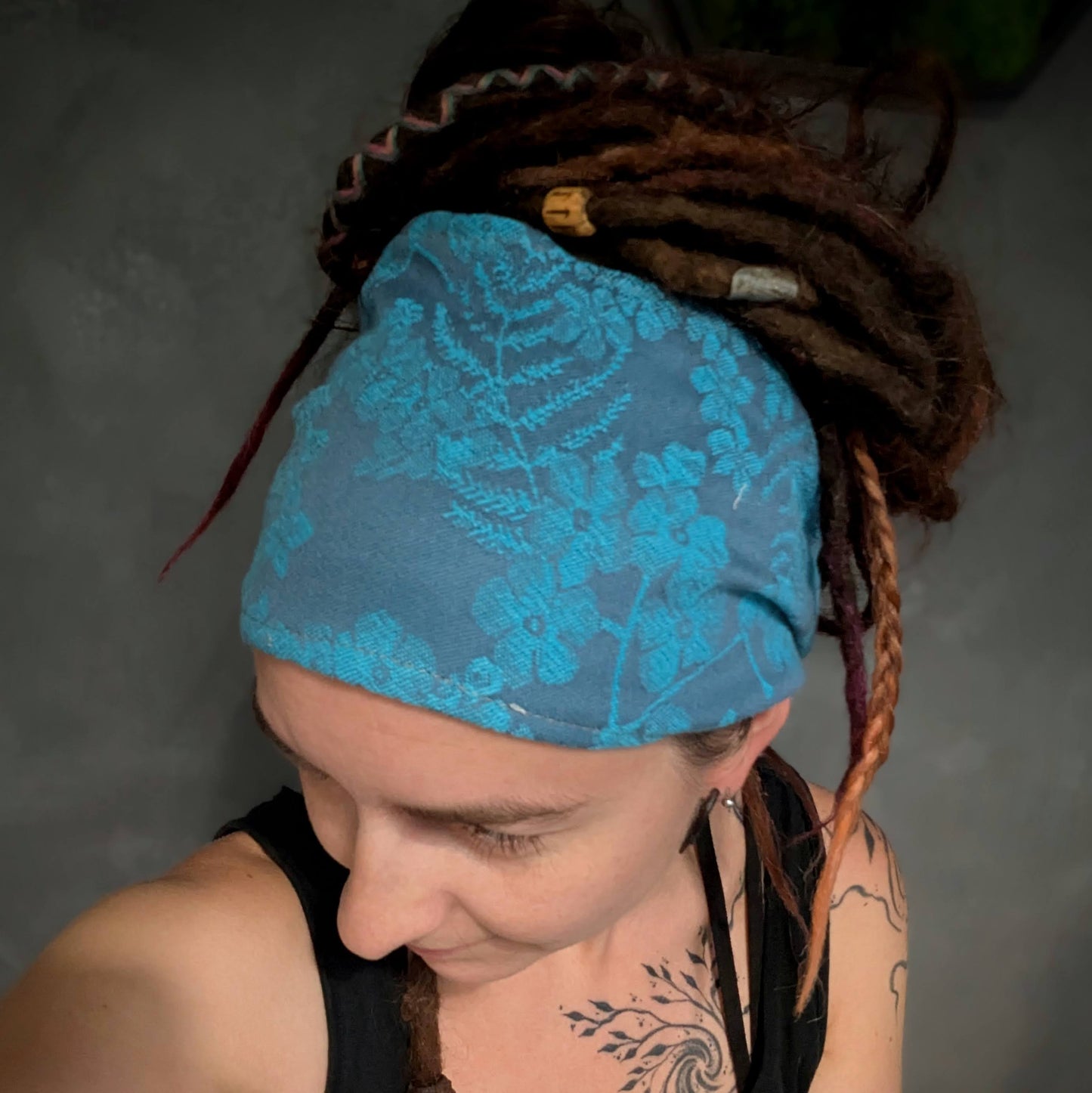 Scarf headband Dark flowers