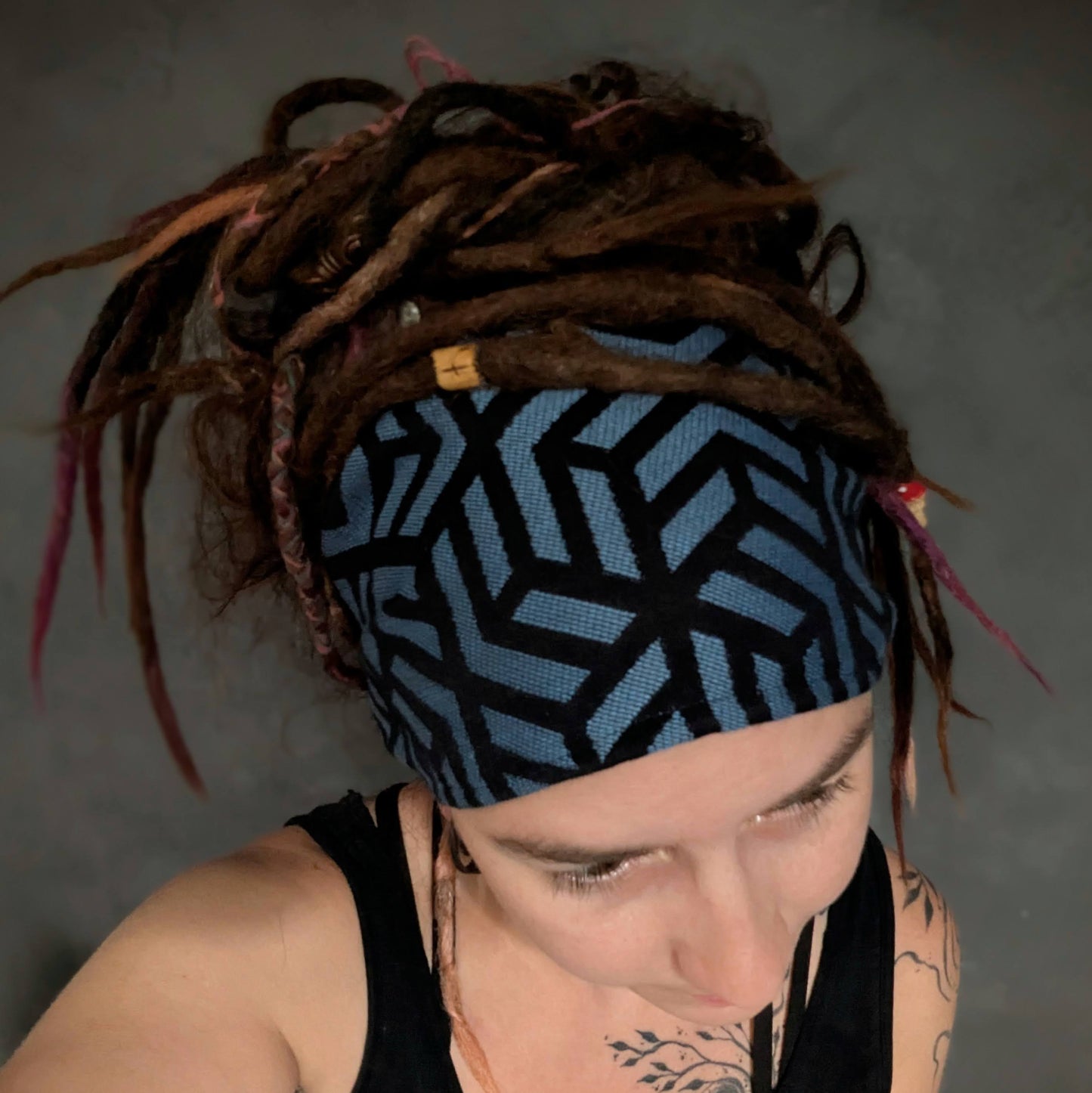 Scarf headband Geometry dark