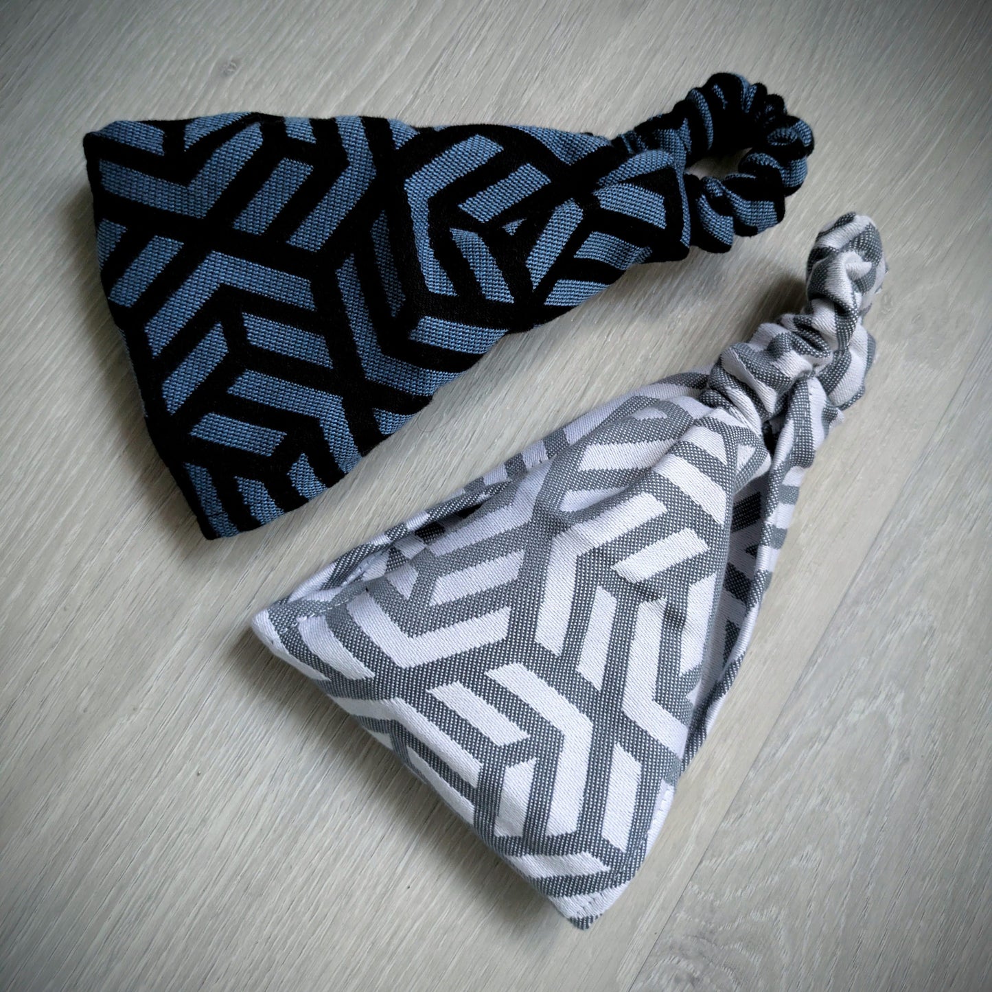 Scarf headband Geometry white