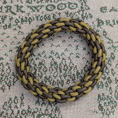 Two-tone rubber band
