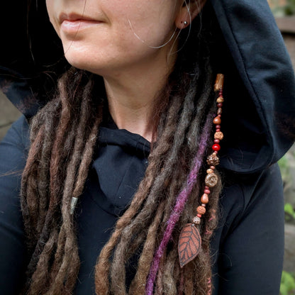Dread bead toadstool with feather 1 (0.7 cm)