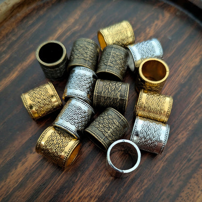 Metal triquetra beads (silver)