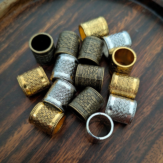 Metal triquetra beads (silver)