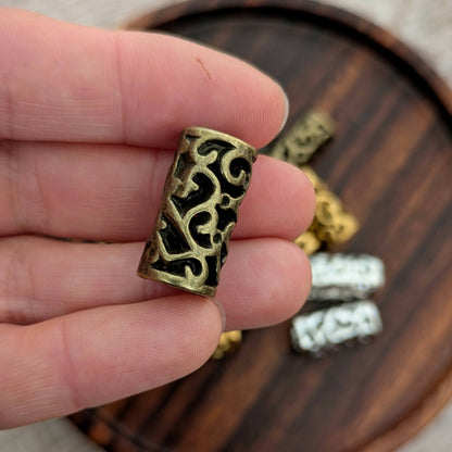 Metal triquetra beads (silver)