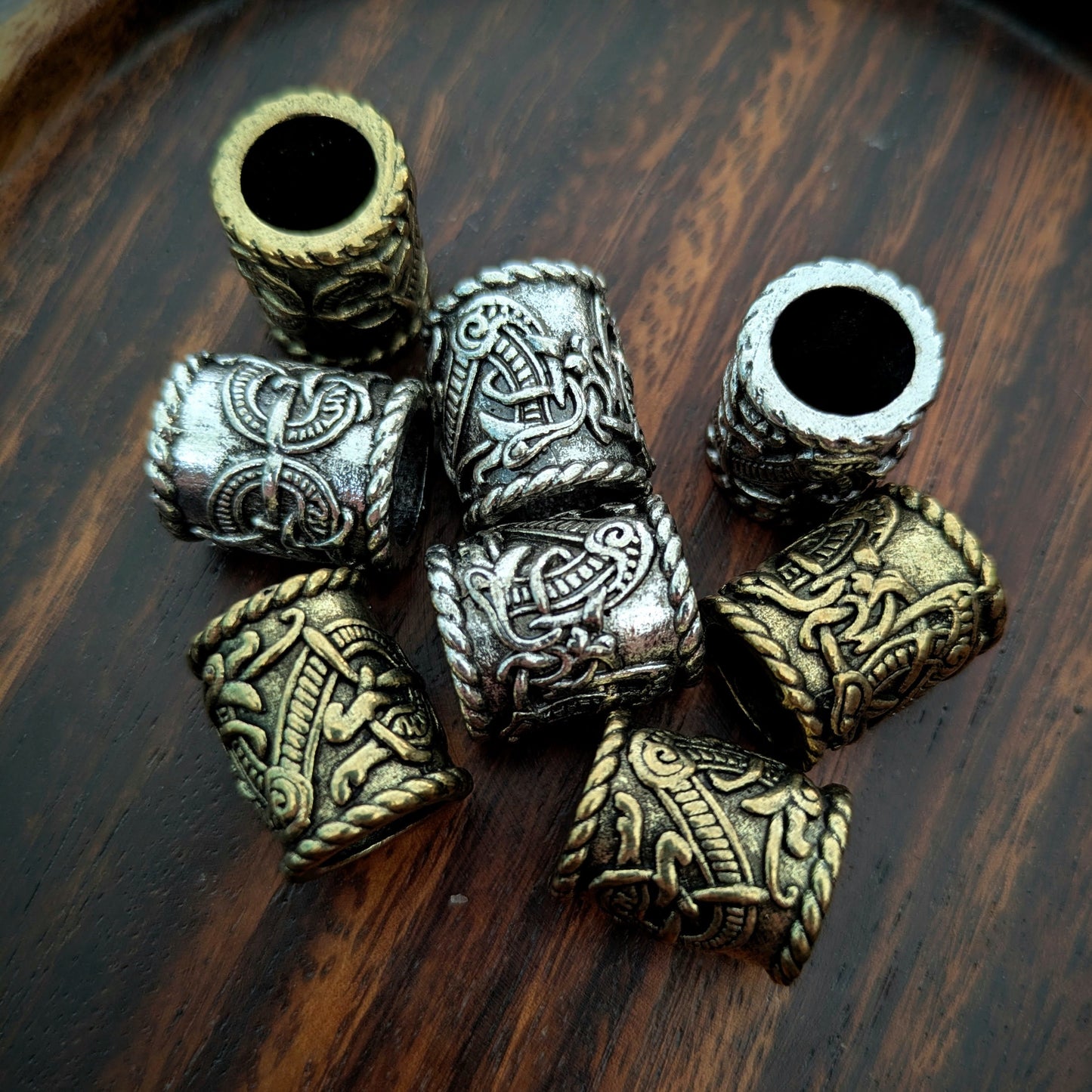 Metal triquetra beads (silver)