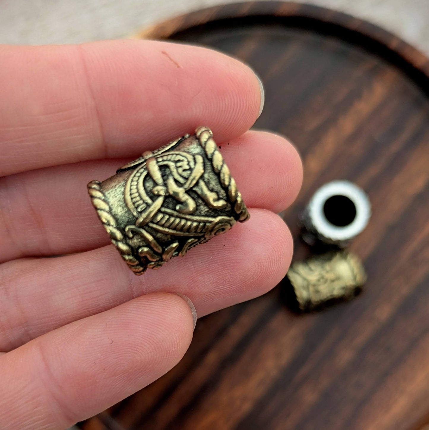 Metal triquetra beads (silver)