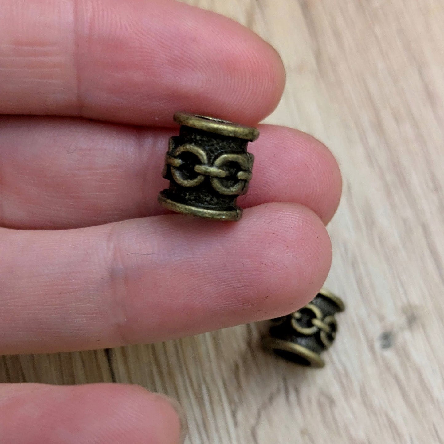 Metal beads with ornament (brass)