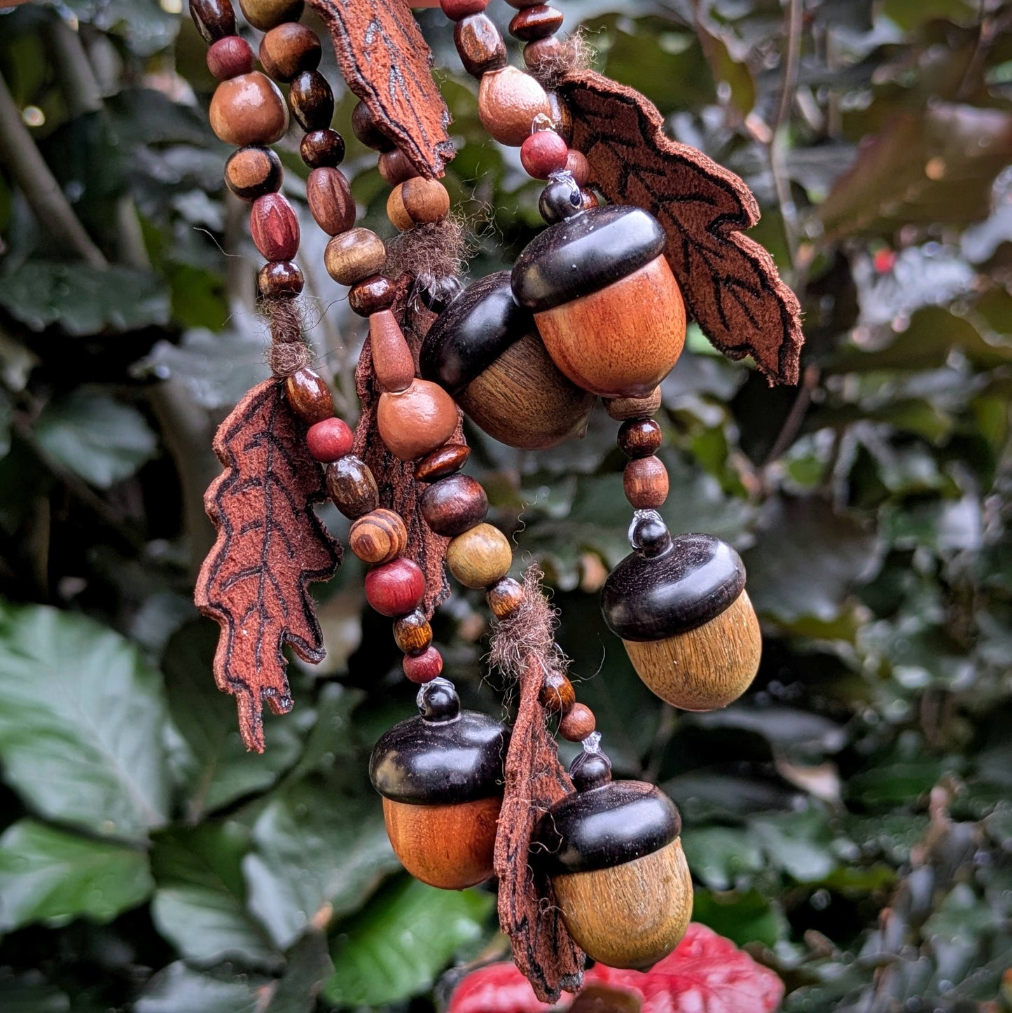 Dread bead toadstool with feather 1 (0.7 cm)