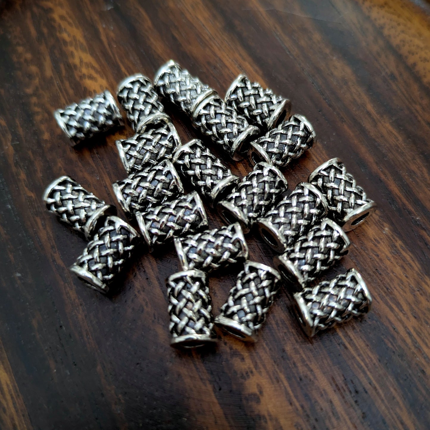 Korálky kovové síť