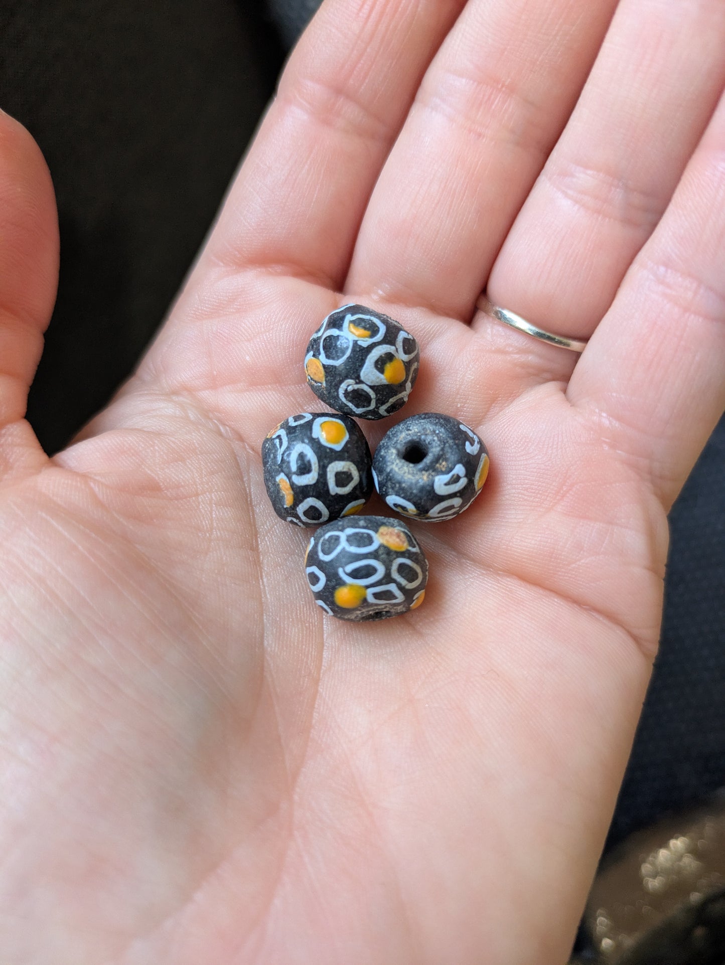 Africké "krobo" korálky oválky