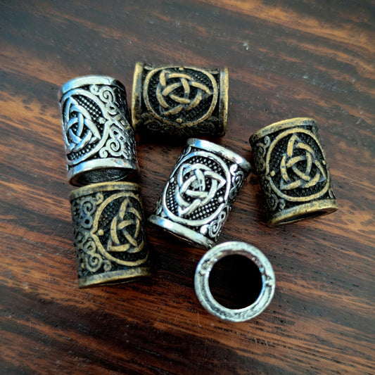 Korálky kovové triquetra